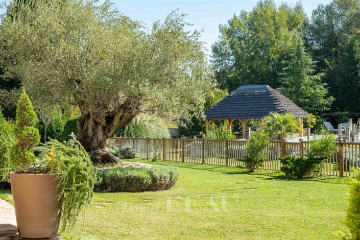 Image No.8-5 Bed House for sale