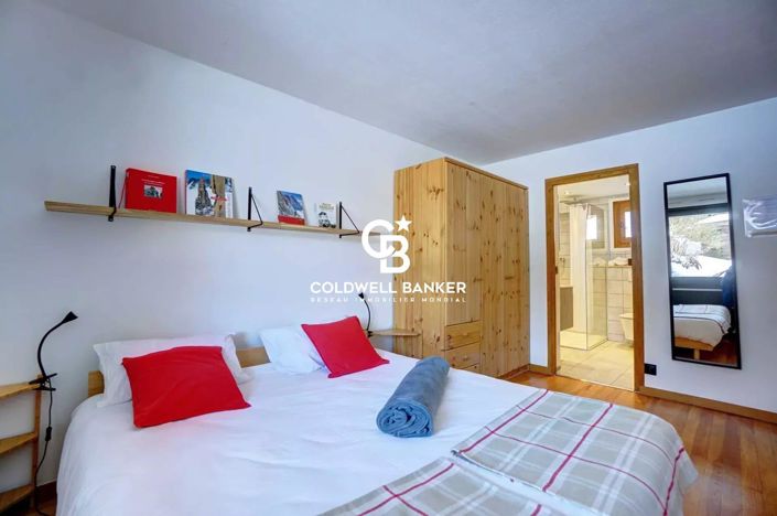 Image No.10-6 Bed House for sale