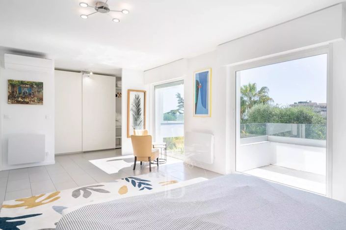 Image No.11-4 Bed House for sale