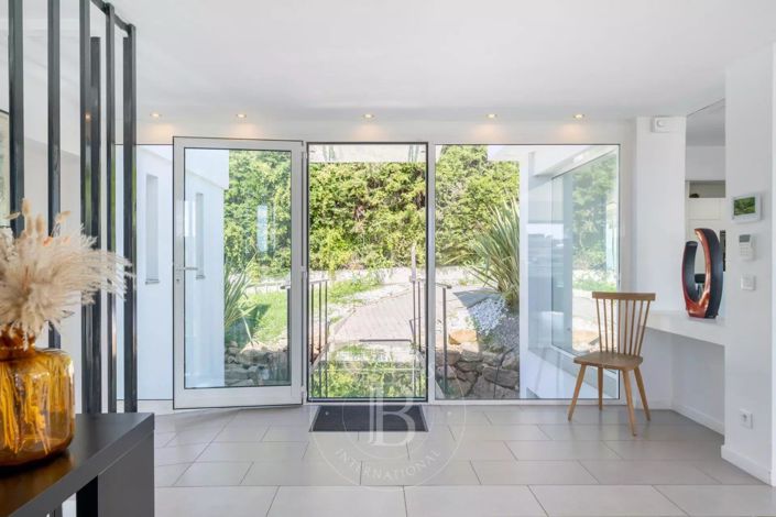 Image No.14-4 Bed House for sale