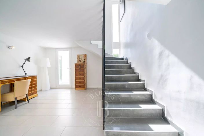 Image No.16-4 Bed House for sale