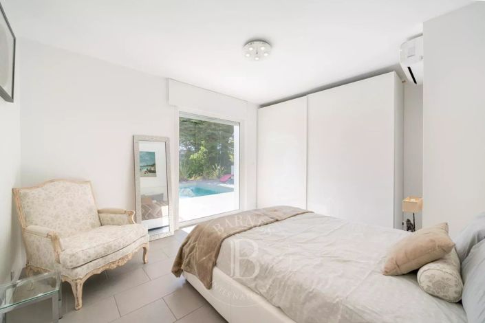 Image No.20-4 Bed House for sale