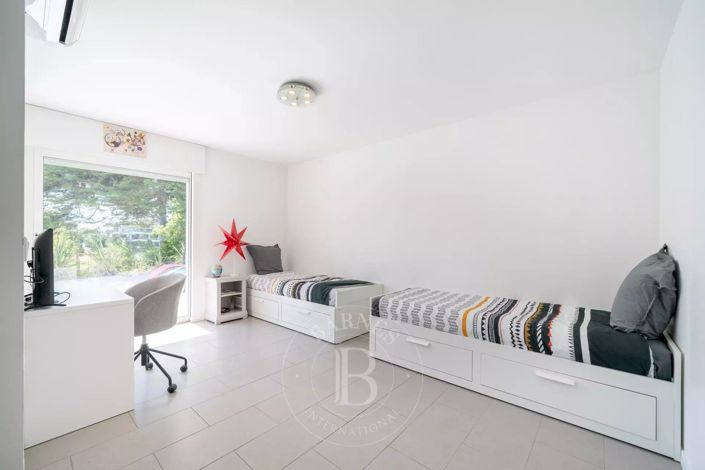 Image No.22-4 Bed House for sale