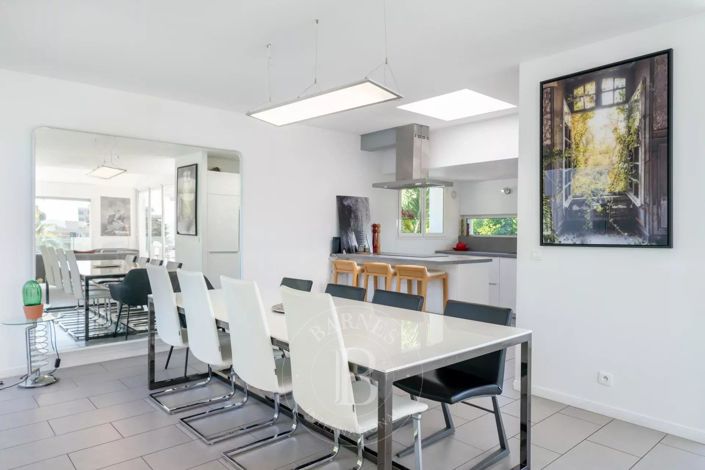 Image No.6-4 Bed House for sale