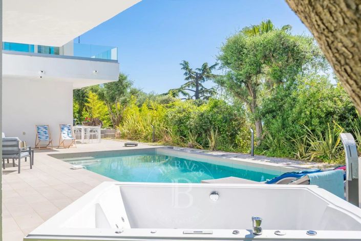 Image No.7-4 Bed House for sale