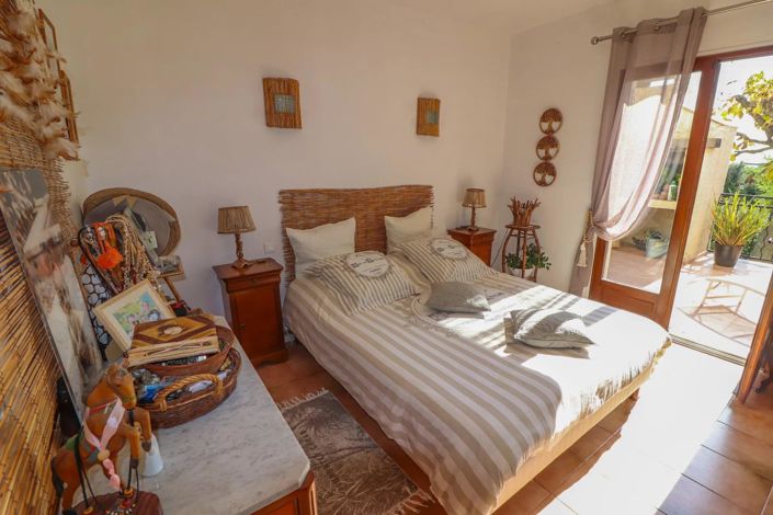 Image No.18-4 Bed House for sale