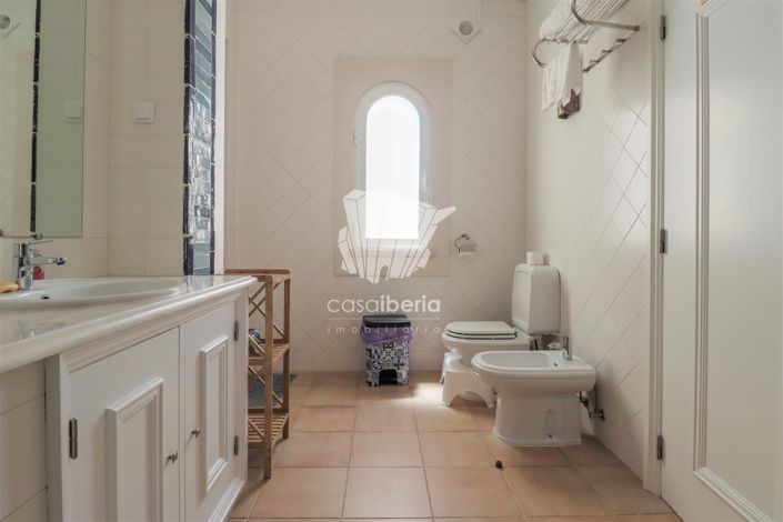 Image No.11-5 Bed House for sale