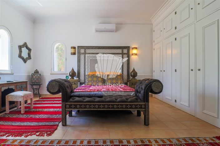 Image No.16-5 Bed House for sale