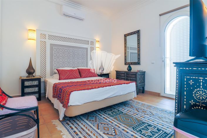 Image No.9-5 Bed House for sale