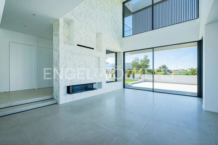 Image No.12-4 Bed House for sale