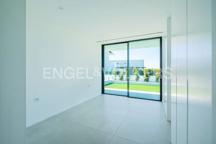 Image No.15-4 Bed House for sale