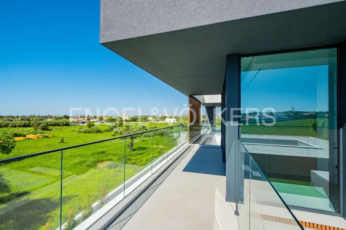 Image No.21-4 Bed House for sale