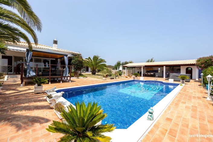 Image No.1-4 Bed House for sale