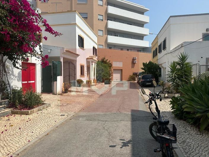 Image No.6-5 Bed House for sale