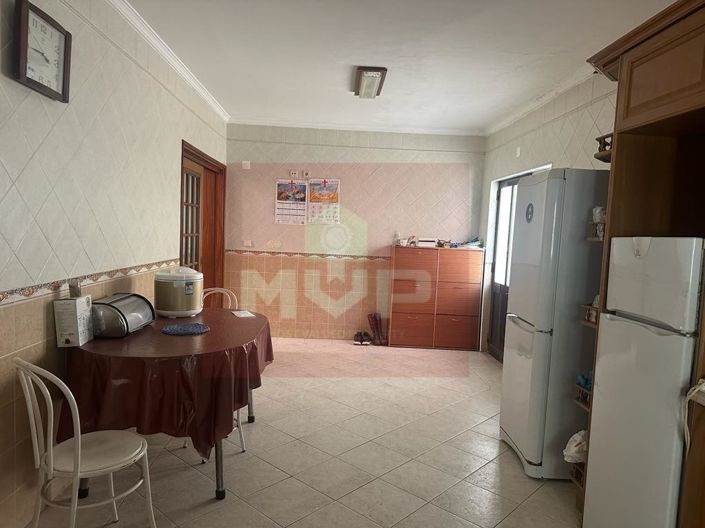 Image No.8-5 Bed House for sale