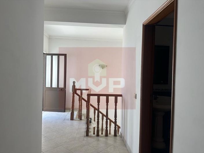 Image No.9-5 Bed House for sale