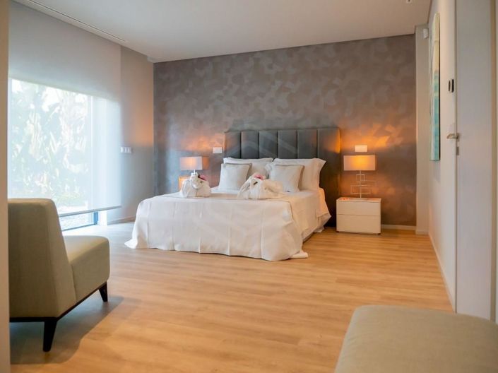 Image No.15-8 Bed House for sale