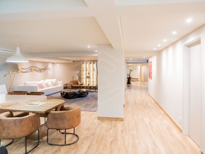 Image No.21-8 Bed House for sale