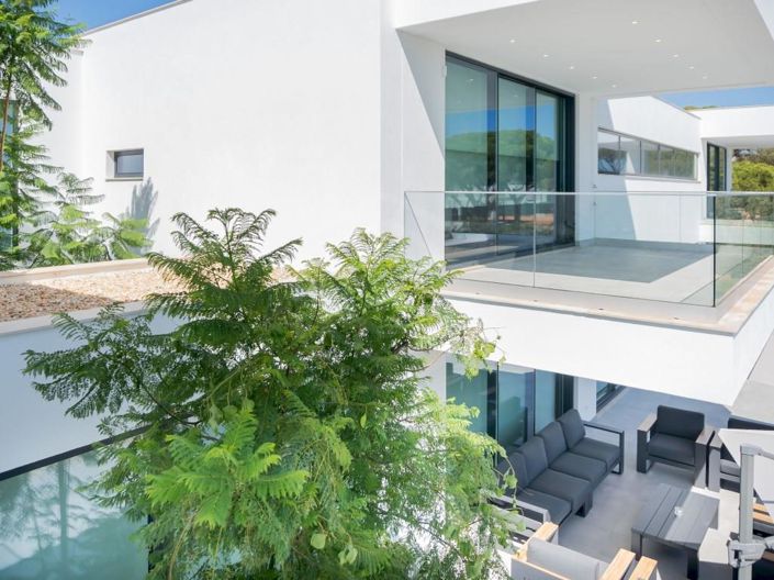 Image No.31-8 Bed House for sale