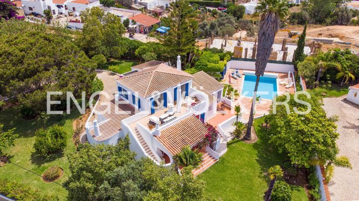 Image No.1-4 Bed House for sale