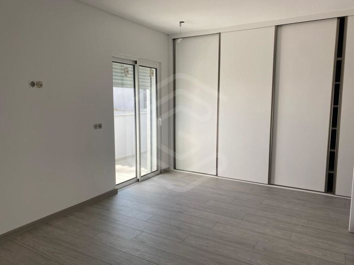 Image No.21-3 Bed Apartment for sale