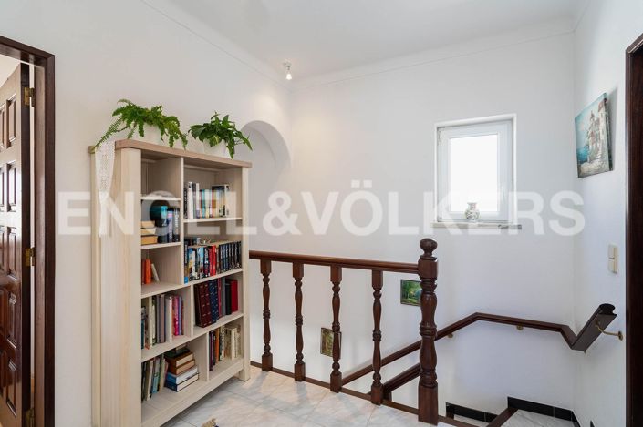 Image No.11-5 Bed House for sale