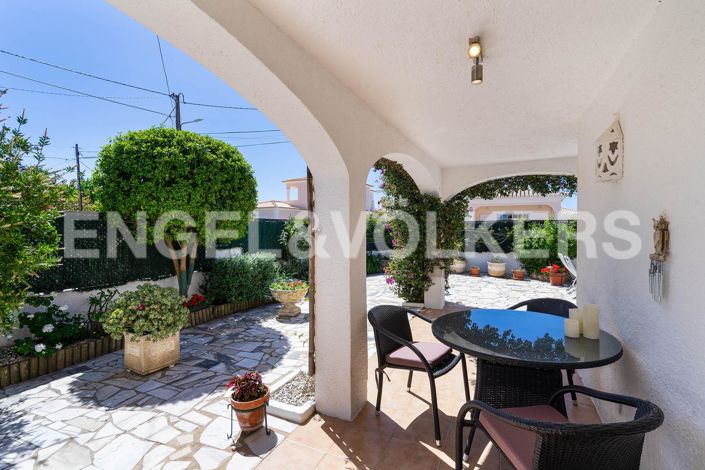 Image No.20-5 Bed House for sale