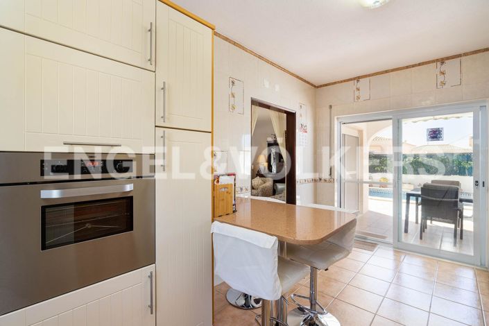 Image No.7-5 Bed House for sale