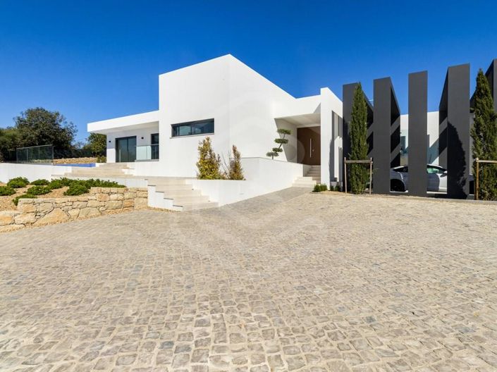 Image No.1-5 Bed House for sale