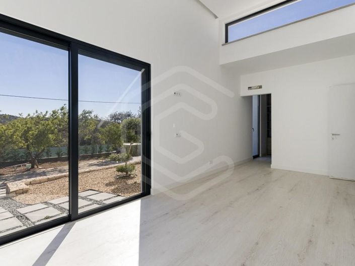 Image No.12-5 Bed House for sale