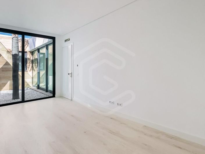 Image No.16-5 Bed House for sale