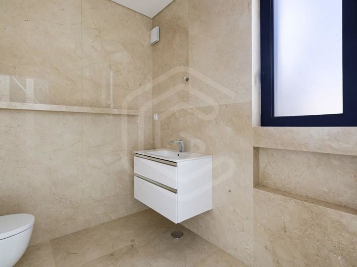 Image No.17-5 Bed House for sale