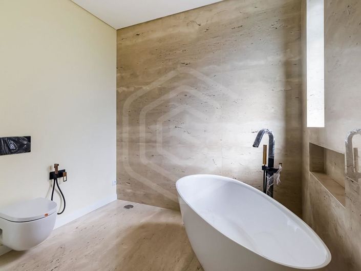 Image No.21-5 Bed House for sale