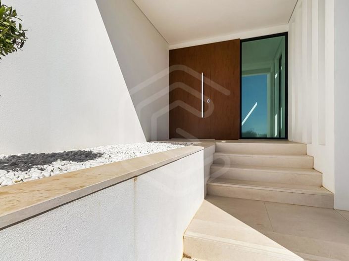 Image No.3-5 Bed House for sale