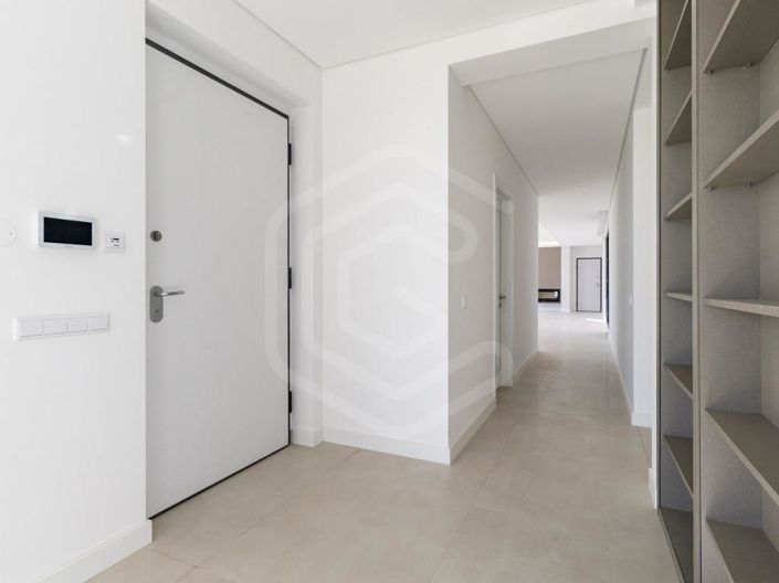 Image No.4-5 Bed House for sale