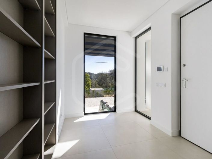 Image No.5-5 Bed House for sale