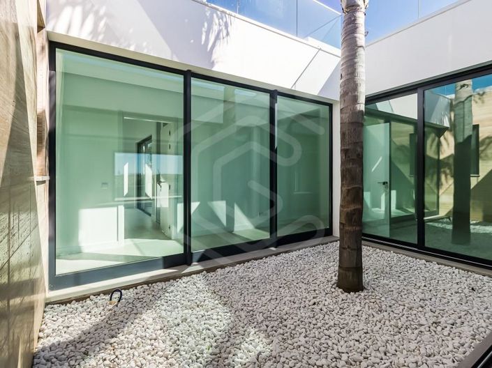 Image No.9-5 Bed House for sale