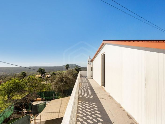 Image No.1-4 Bed House for sale