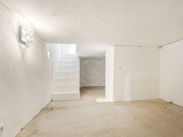 Image No.19-4 Bed House for sale