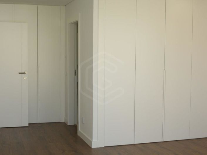 Image No.20-4 Bed House for sale