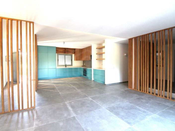 Image No.1-2 Bed House for sale