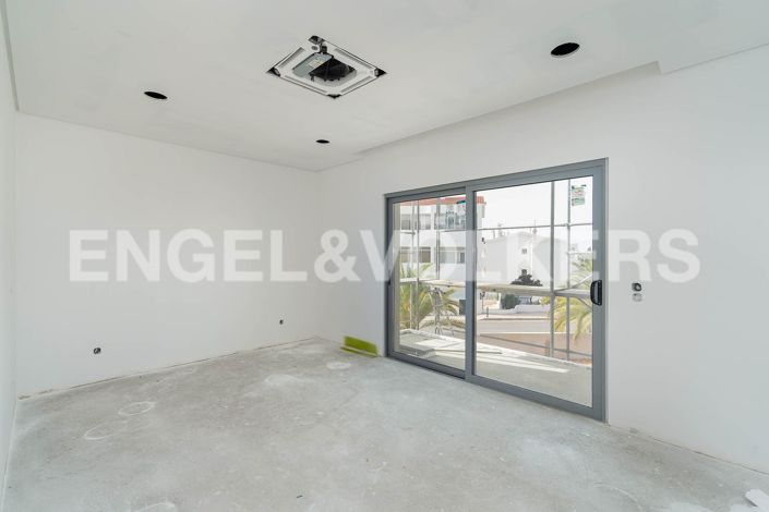 Image No.14-4 Bed House for sale