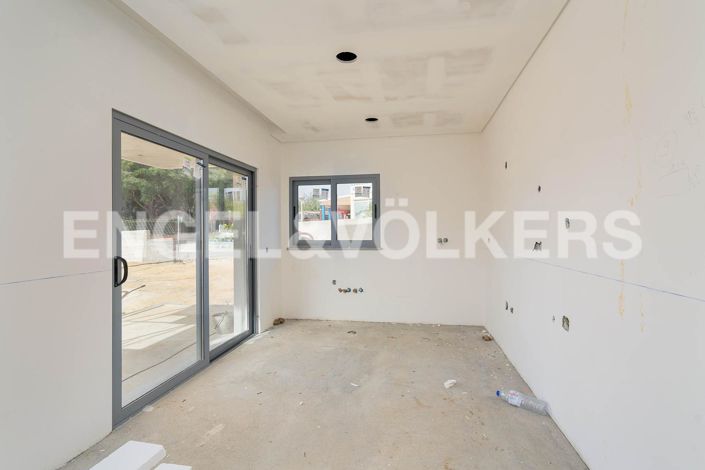 Image No.7-4 Bed House for sale