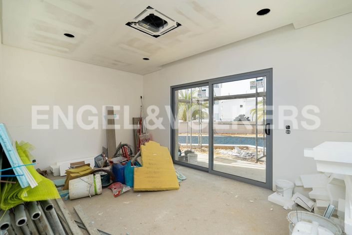 Image No.8-4 Bed House for sale