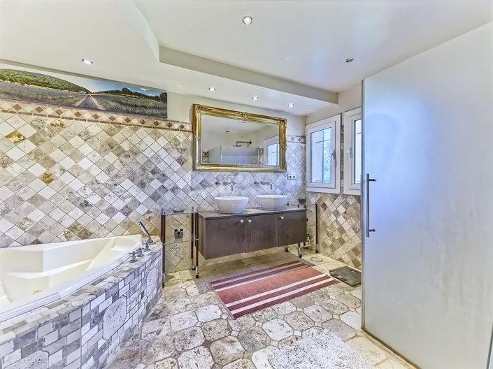 Image No.19-4 Bed House for sale