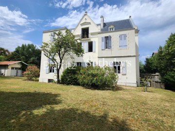 1 - Biarritz, Property