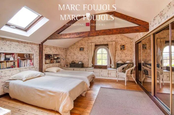 Image No.8-5 Bed House for sale