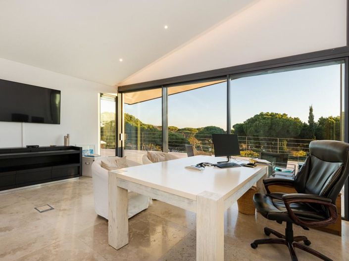 Image No.12-5 Bed House for sale