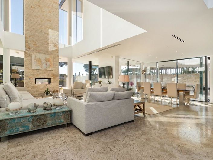 Image No.3-5 Bed House for sale