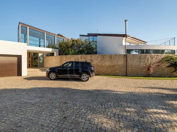 Image No.8-5 Bed House for sale